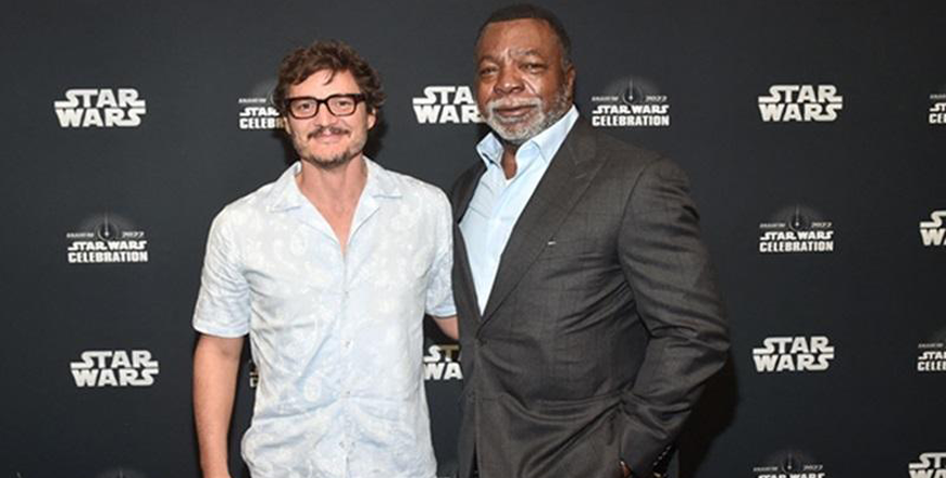 Carl Weathers (right) with Pedro Pascal attend the panel for ‘The Mandalorian’ series at Star Wars Celebration in Anaheim, California on May 28, 2022 (AFP photo)