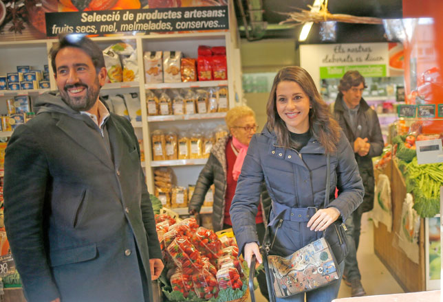 Ciudadanos’ leader in Catalonia Ines Arrimadas shops with her husband Xavier Cima i Ruiz a day before regional election in Barcelona, Spain (Reuters photo)