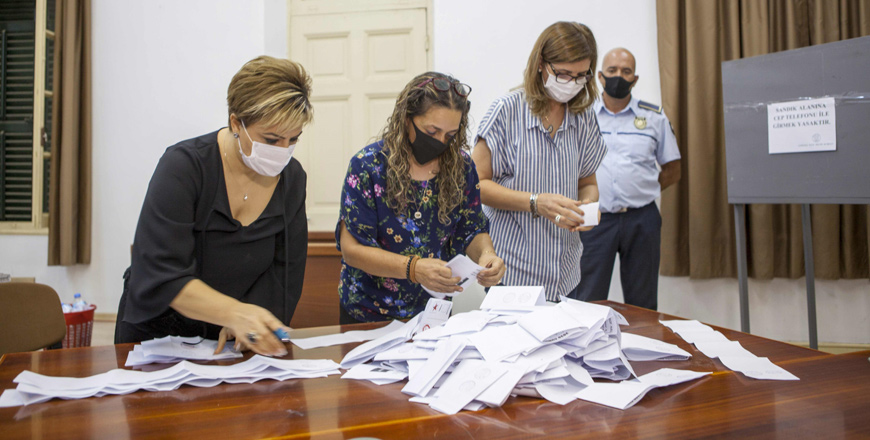 Turkish-Cypriot election staff members start counting votes for the election of a new leader for the self-proclaimed Turkish Republic of Northern Cyprus on Sunday (AFP photo)