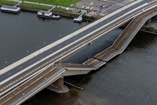 Aerial view of the partially collapsed Carola Bridge (Carolabruecke) is seen in the city centre of Dresden, Saxony, eastern Germany, on September 11 (AFP photo)