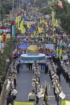 Lebanese demonstrators march with a model of the Dome of the Rock, along with their national flags and Palestinian flags as well as the yellow banners of the Shiite movement Hizbollah during a protest in the capital Beirut on Monday against the US president’s controversial recognition of Jerusalem as Israel’s capital (AFP photo)