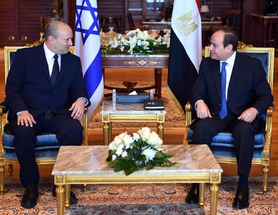 A handout photo, released by the Egyptian Presidency on Monday, shows Egyptian President Abdel Fattah Al Sisi (right) meeting with Israeli Prime Minister Naftali Bennett in the Egyptian Red Sea resort town of Sharm El Sheikh (AFP photo)