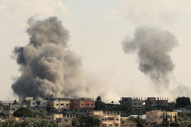 Smoke billows from the Gaza's Rafah border crossing with Egypt during an Israeli air strike on Tuesday (AFP photo)
