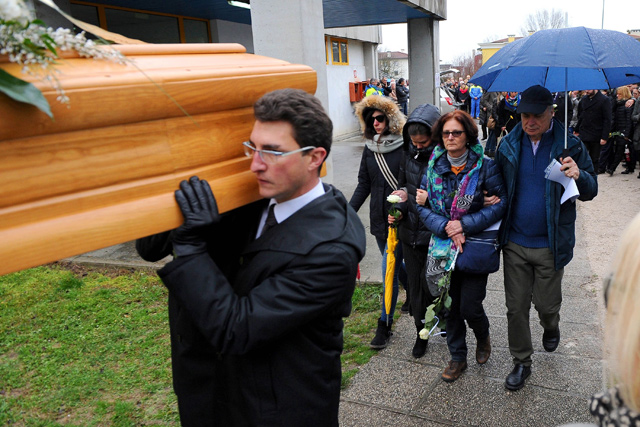 In this file photo taken on February 12, 2016, relatives of Giulio Regeni, a Cambridge University PhD student who was found dead bearing signs of torture after disappearing in Cairo previous month, including his father Claudio (right), mother Paola (centre) and his sister Irene (3rd right) follow his coffin during his funeral in Fiumicello (AFP photo)