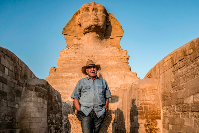 Zahi Hawass, Egyptian archaeologist and former antiquities minister, stands before the Great Sphinx of Giza during a lecture with a tourist group on ancient Egyptian history, at the Giza Necropolis on the southeastern outskirts of the capital on November 20 (AFP photo)