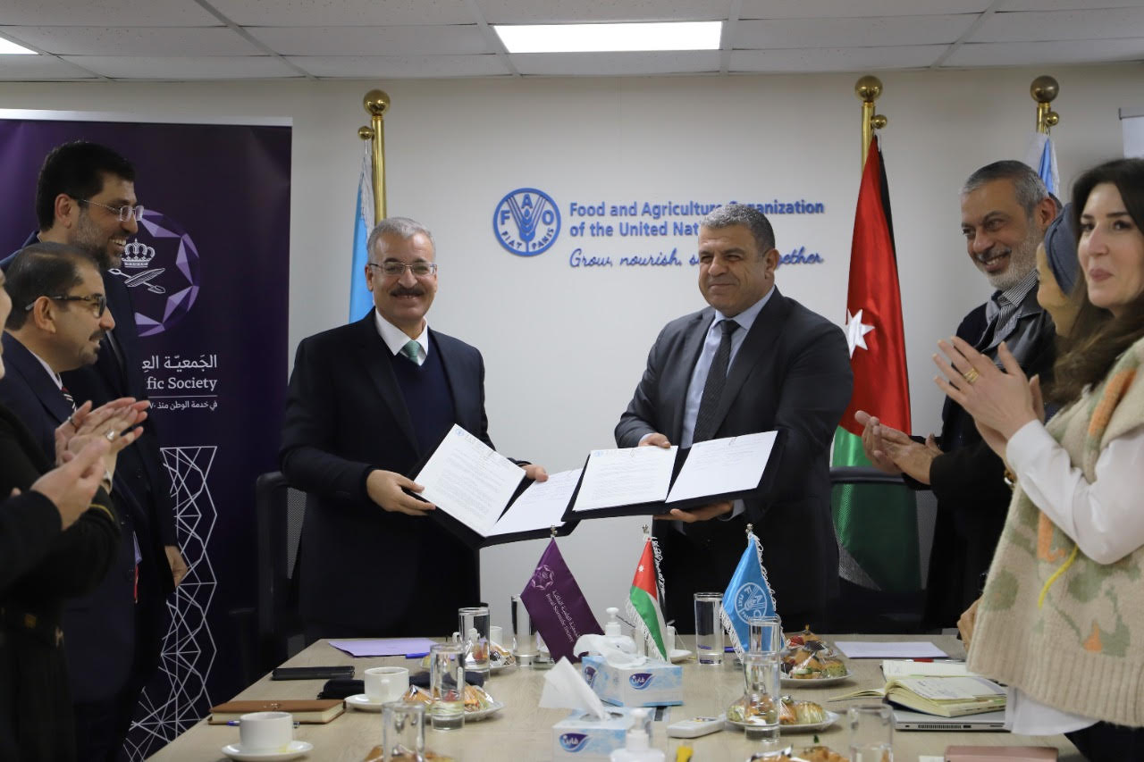 RSS Vice President Rafat Assi and FAO Representative in Jordan Nabil Assaf during the signing of a partnership agreement (Photo courtesy of RSS)