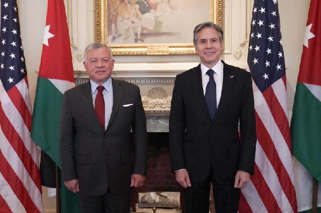 His Majesty King Abdullah poses for a photo with US Secretary of State Antony Blinken on Tuesday (Photo courtesy of Royal Court)
