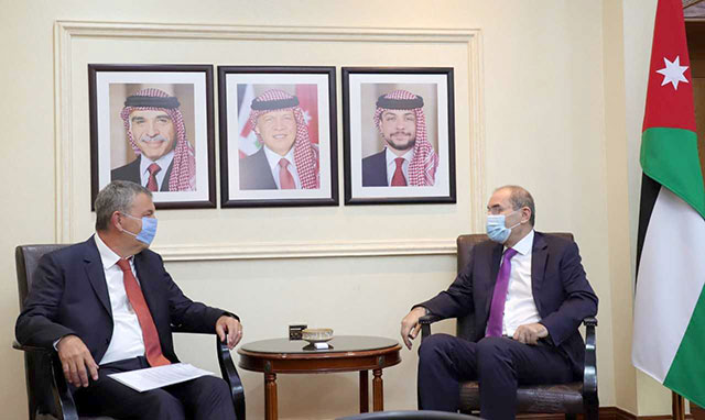 Deputy Prime Minister and Foreign Minister Ayman Safadi meets with UNRWA Commissioner General Philippe Lazzarini on Thursday (Petra photo)