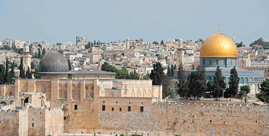 The Old City of Jerusalem with the Dome of the Rock (right) and Al Aqsa Mosque (left) (AFP photo)