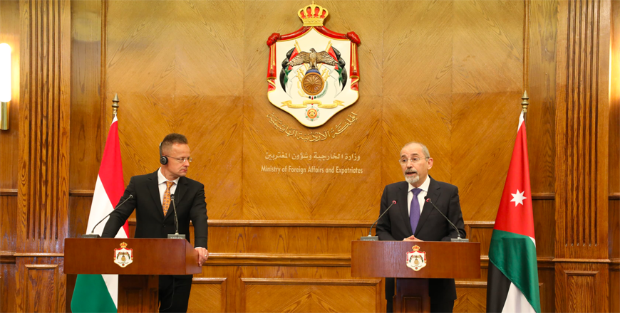 Deputy Prime Minister and Foreign Minister Ayman Safadi and Hungarian Minister of Foreign Affairs and Trade Péter Szijjártó hold a joint press conference in Amman on Thursday (Photo courtesy of Foreign Ministry)