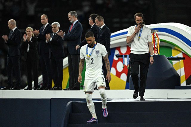 England’s head coach Gareth Southgate (right) walks with his silver medal after the UEFA Euro 2024 final football match between Spain and England at the Olympiastadion in Berlin on Sunday (AFP photo)