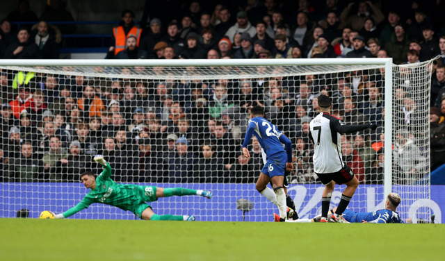 Fulham’s Mexican striker #07 Raul Jimenez (second right) watches as Chelsea’s Serbian goalkeeper #28 Djordje Petrovic dives to save his shot during the English Premier League football match between Chelsea and Fulham at Stamford Bridge in London on Saturday (AFP photo)