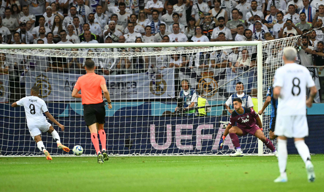 Real Madrid’s French forward #09 Kylian Mbappe (left) scores during the UEFA Super Cup football match between Real Madrid and Atalanta BC in Warsaw, on Wednesday (AFP photo)
