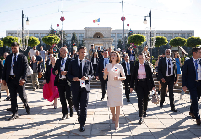 President of Moldova Maia Sandu (right) and French President Emmanuel Macron walk in Chisinau, Moldova, on Wednesday (AFP photo)