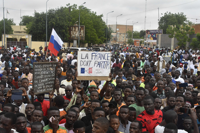 Protesters hold an anti-France placard during a demonstration on independence day in Niamey on Thursday (AFP photo)