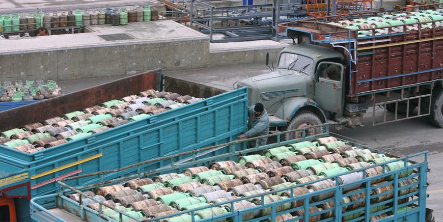 The net weight of a cylinder is 12.5kg of liquefied gas plus the weight of an empty cylinder, according to the Jordan Standards and Metrology Organisation (File photo)