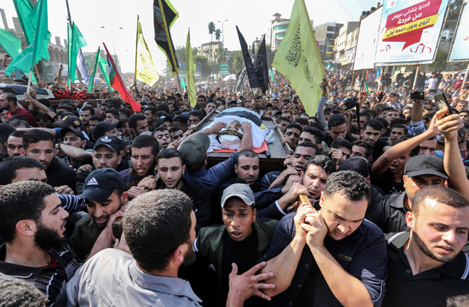 Mourners chant slogans as they carry the body of Palestinian Islamic Jihad senior leader Baha Abu Al Ata during his funeral in Gaza City on Tuesday (AFP photo)