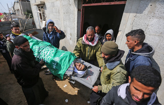 Palestinians carry the dead body of 17-year-old Salim Sabah, who was killed in Israeli attacks, during a funeral ceremony in Rafah, Gaza, on Sunday (Anadolu Agency photo)