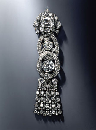 This undated handout photo made available by the Dresden State Art Collection on Wednesday shows an epaulette with the so-called ‘Saxon White’ or ‘Dresden white’ at the top, one of the pieces stolen from the Royal Palace that houses the historic Green Vault (Gruenes Gewoelbe) in Dresden, eastern Germany in the early hours of the morning on Monday (AFP photo)