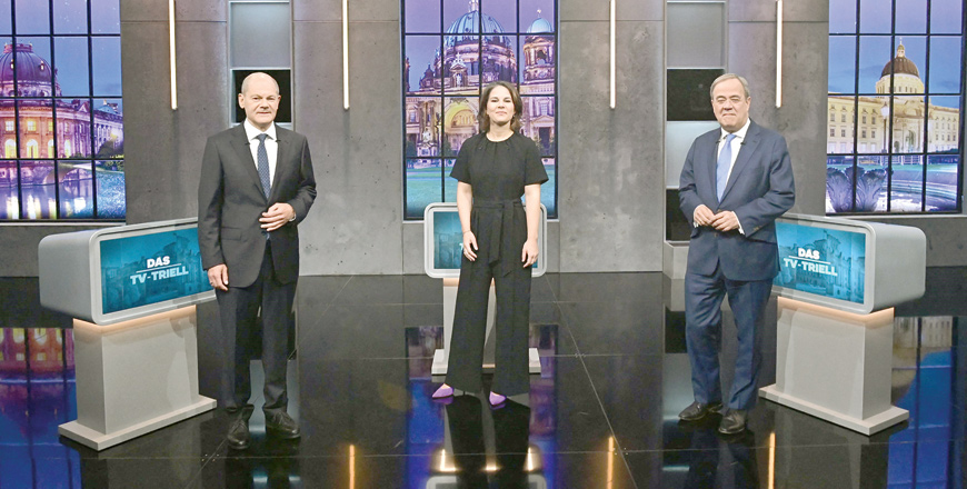 Top candidates for the upcoming German general election from left to right: Olaf Scholz of the Social Democrats SPD, Annalena Baerbock of Germany's Greens and Armin Laschet of the conservative CDU/CSU Party union pose for photos before a ‘Triell’ television debate on Sunday in Berlin (AFP photo)