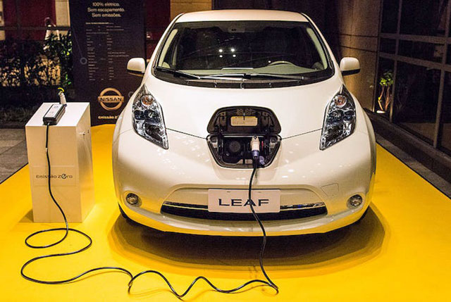 The government reached a compromise with stakeholders last June to set the tax on hybrid cars at 30 per cent, however some said they were taken by surprise when the government recently announced a 25 per cent tax on electric vehicles  (AFP photo)