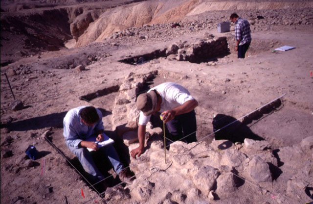  A research team from La Trobe University in Australia conduct excavations in Zahrat Adh-Dhra [ZAD 2] in the Lisan Peninsula (Photo courtesy of Sayej Ghattas)
