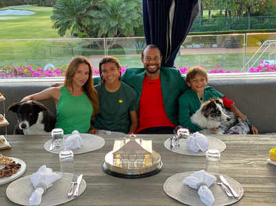 Golfer Tiger Woods (2nd right) with his girlfriend Erica Herman (left), his daughter Sam (2nd left) and his son Charlie (right) — at his South Florida home on Tuesday (AFP photo)
