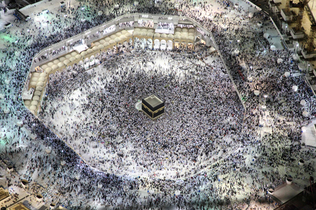 An aerial view shows Muslim pilgrims circumambulating the Kaaba, Islam’s holiest shrine, at the Grand Mosque in Saudi Arabia’s holy city of Mecca on Sunday, during the annual Hajj pilgrimage (AFP photo)