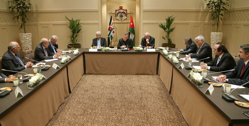  His Majesty King Abdullah meets with investors and officials from Amman Stock Exchange in Amman on Monday (Photo courtesy of Royal Court)