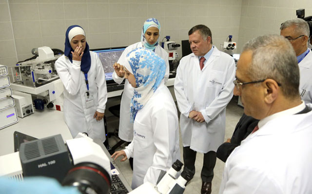 His Majesty King Abdullah tours the Cell Therapy Centre facility at the University of Jordan on Sunday (Photo courtesy of Royal Court)