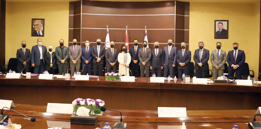 HRH Princess Sumaya poses for a group photo during a signing ceremony of a Memorandum of Understanding between the Royal Scientific Society and the Arab Centre for Engineering Studies  (Petra photo)