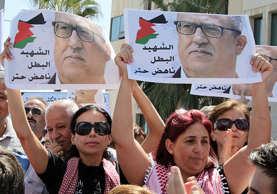 Residents of Fuheis, the home town of writer Nahed Hattar, and activists protest outside the headquarters of Prime Ministry in Amman on Monday (Photo by Osama Aqarbeh)