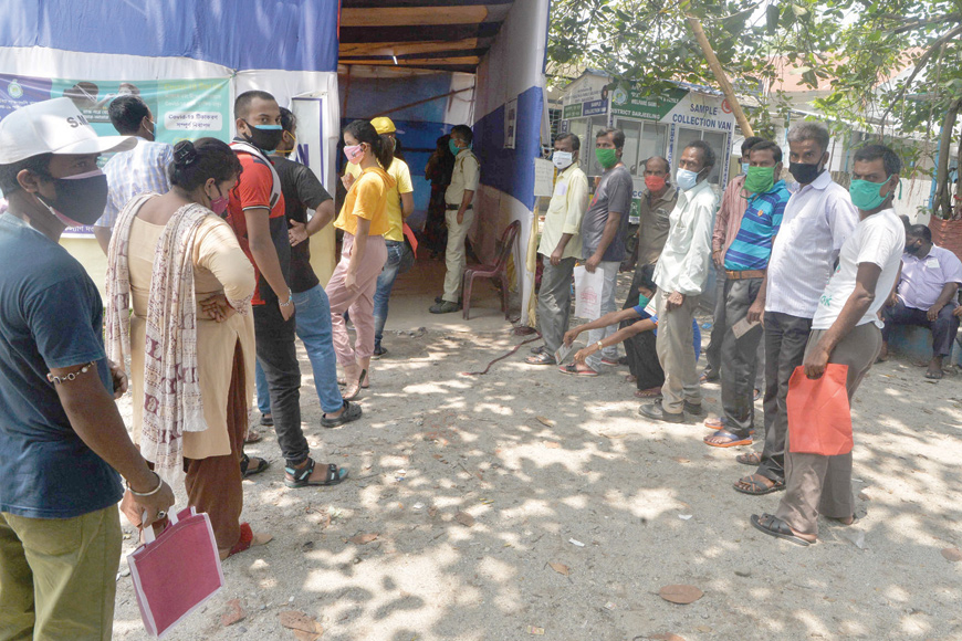 People over 18-year-old wait to receive a dose of the Covishield vaccine against the COVID-19 coronavirus at a primary health centre in Siliguri on Wednesday (AFP photo)
