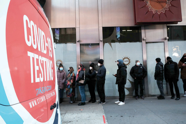 People wait in long lines in Times Square to get tested for COVID-19 in New York City on Monday (AFP photo)