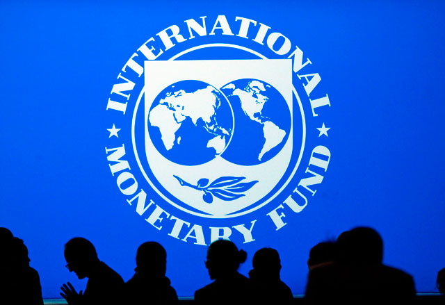 People arrive for the IMF/World Bank Annual Fall Meetings Plenary Session in Washington, DC, on Friday (AFP photo)