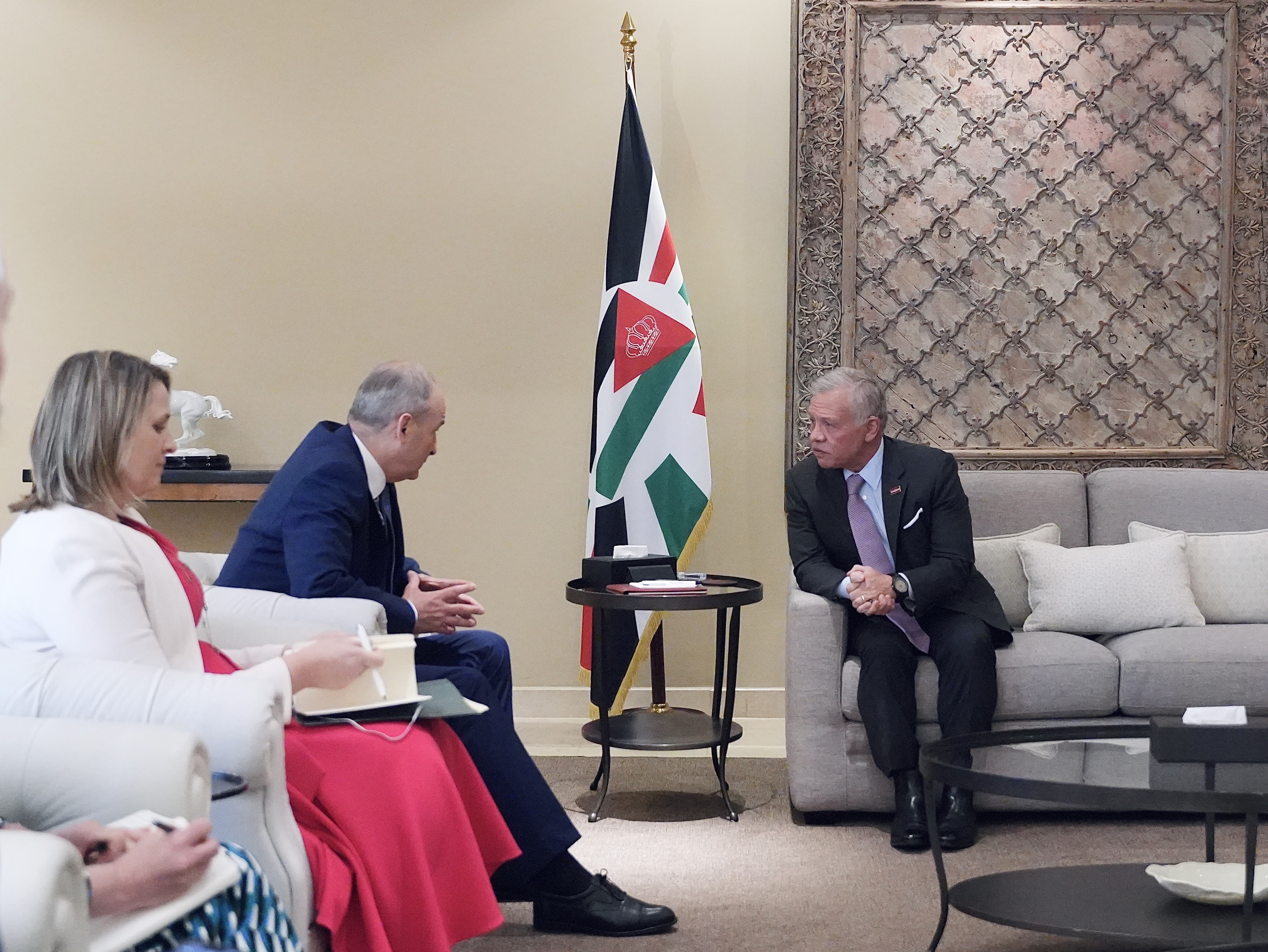 His Majesty King Abdullah on Wednesday receives Ireland’s Tánaiste and Foreign and Defence Minister Micheál Martin, and discusses regional developments and the need to step up efforts to de-escalate and avoid expanding conflict in the region  ( Photo courtesy of Royal Court)