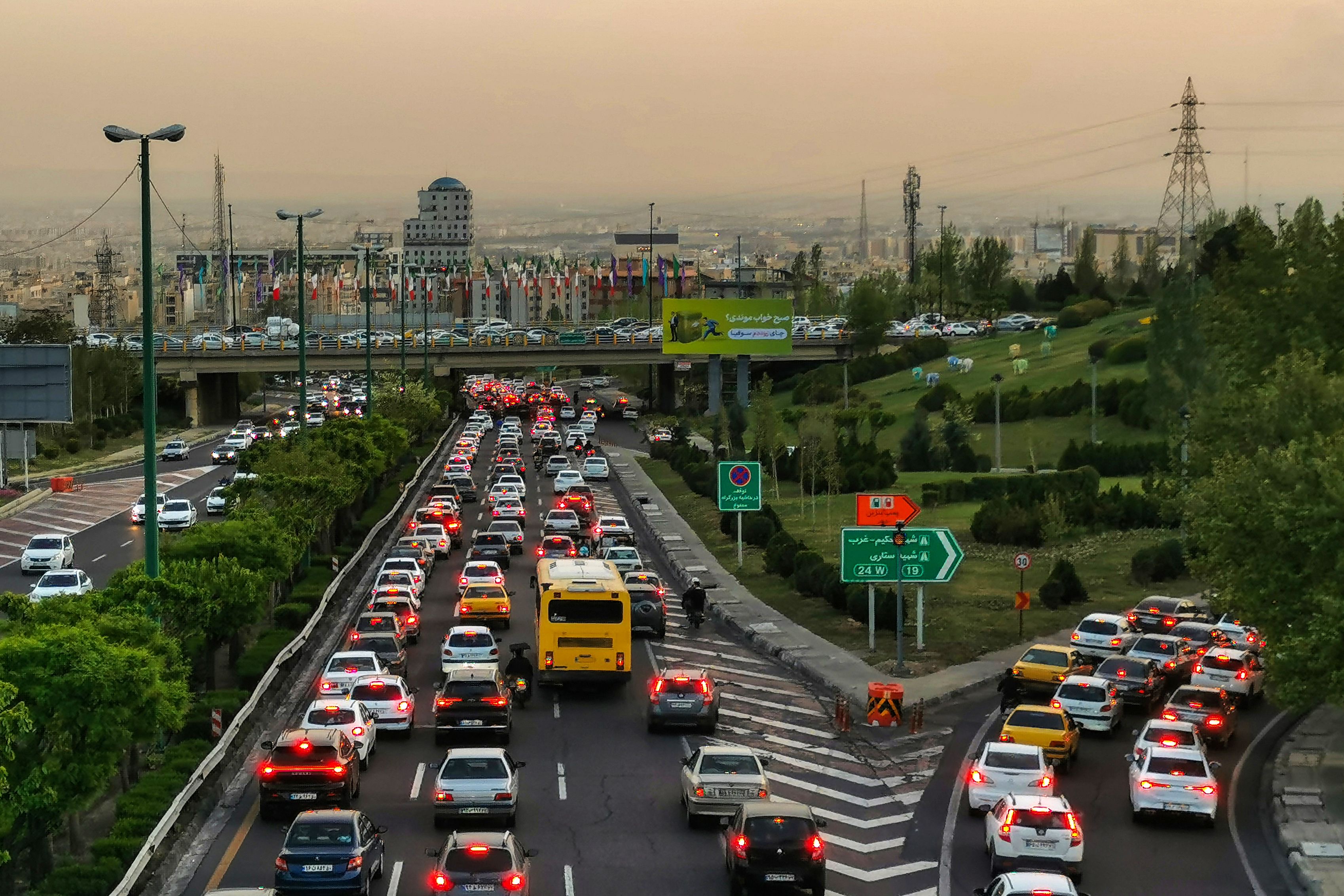 This picture shows cars queueing up during traffic in Tehran on April on 13, 2025 (AFP  photo)