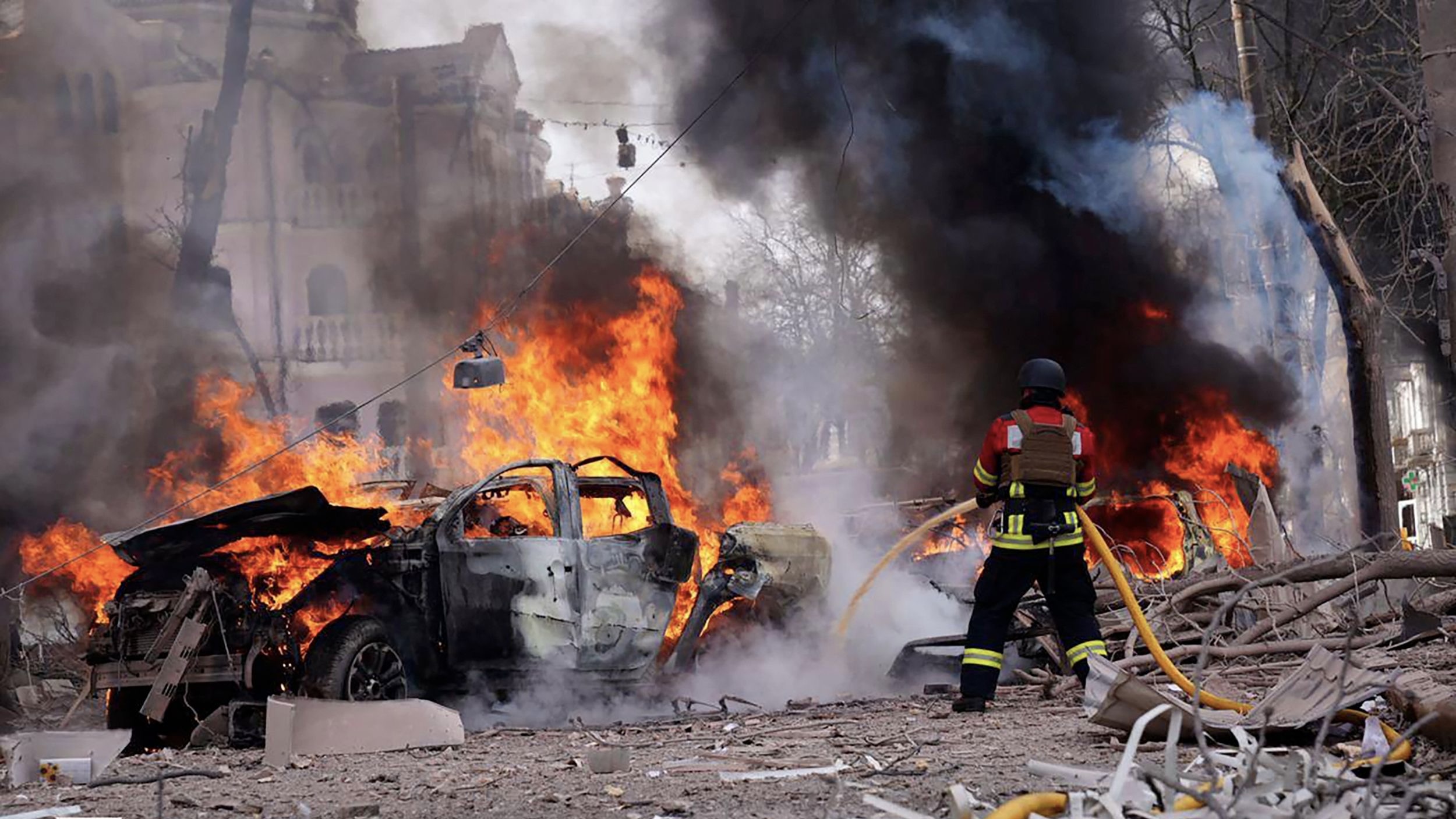 In this handout photograph taken and released by the Ukrainian Emergency Service on April 13, 2025, a Ukrainian rescuer works to extinguish a fire at the site of a missile attack in Sumy, northeastern Ukraine (AFP photo)