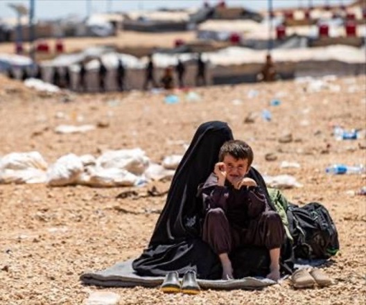 A woman and child sit at the Kurdish-run al-Hol camp, which holds relatives of suspected Daesh terror group fighters in the northeastern Hasakeh governorate, on April 18, 2025 (AFP photo)