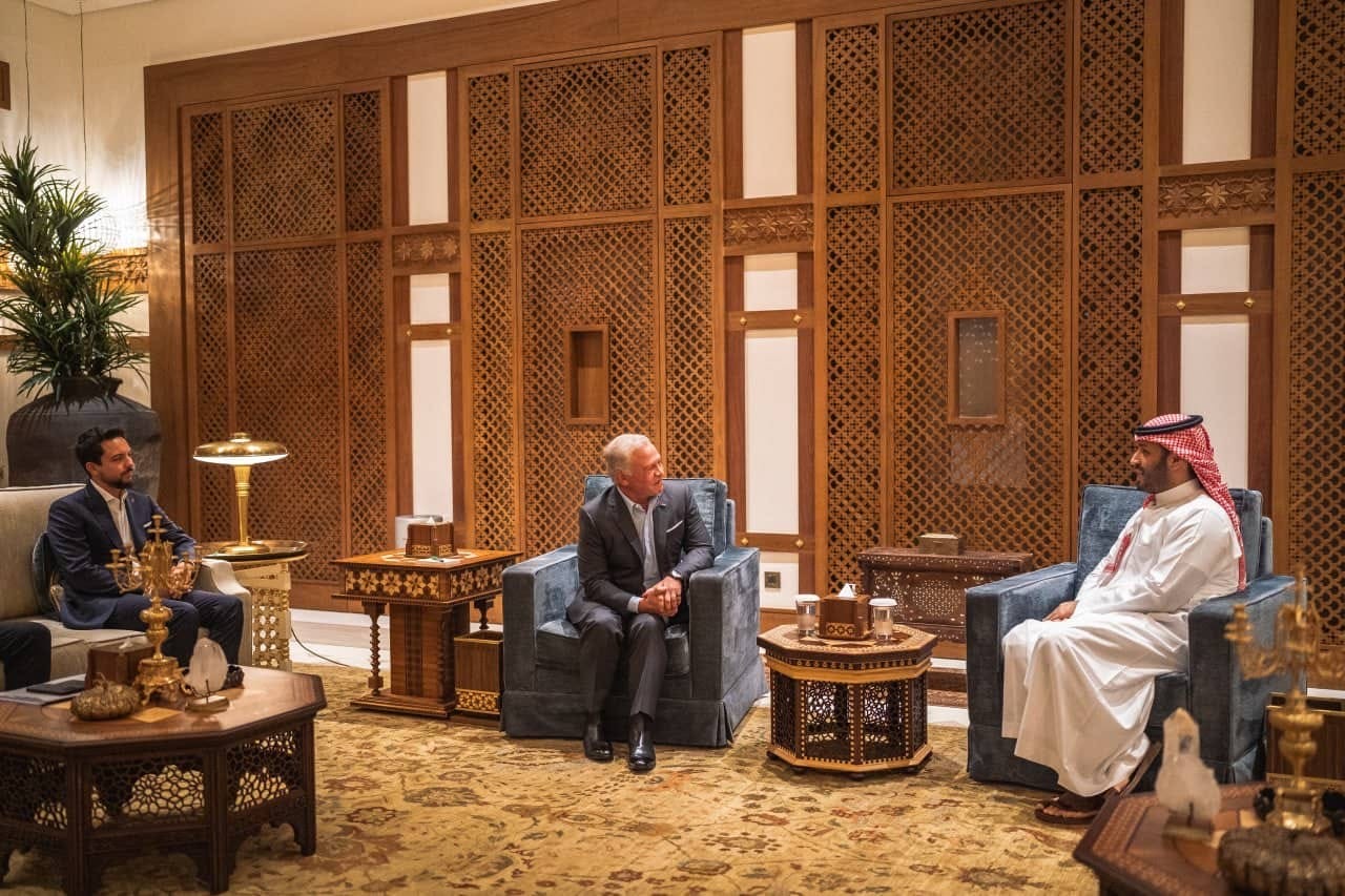 His Majesty King Abdullah and Saudi Crown Prince Mohammed bin Salman bin Abdulaziz Al Saud, the Prime Minister of Saudi Arabia, held a meeting in Jeddah, attended by HRH Crown Prince Hussein (Photo courtesy of Royal Court)