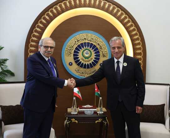 Prime Minister Jafar Hassan meets in Baghdad on Saturday with Lebanese Prime Minister Nawaf Salam, on the sidelines of the 34th Arab League Summit (Petra photo)