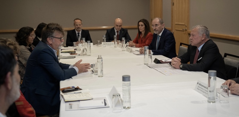 His Majesty King Abdullah on Sunday meets with heads and representatives of a number of NGOs involved in the humanitarian response in Gaza   (Royal Court photo)