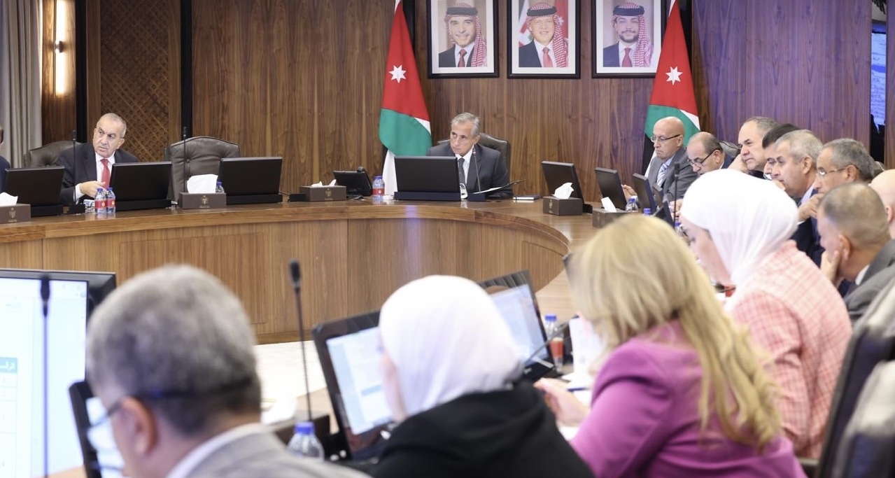 Caption: Prime Minister Jafar Hassan chairs a Cabinet session on Saturday  (Petra photo)