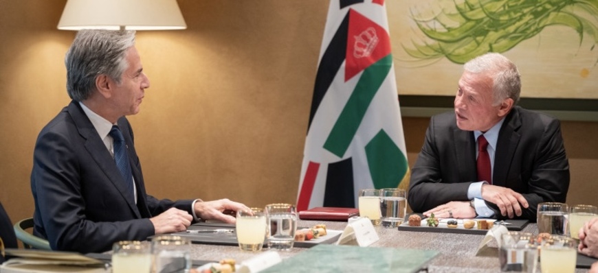 His Majesty King Abdullah on Thursday receives US Secretary of State Antony Blinken in Aqaba, where he stresses that the first step to reach comprehensive regional calm is to end the Israeli war on Gaza (Photo courtesy of Royal Court)