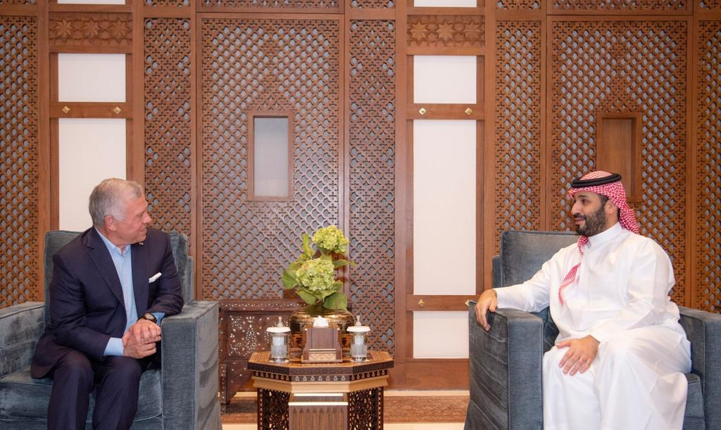 His Majesty King Abdullah and Saudi Crown Prince Mohammed bin Salman bin Abdulaziz Al Saud, the prime minister of Saudi Arabia, hold a meeting at Al Salam Royal Palace in Jeddah on Thursday (Photo courtesy of Royal Court)