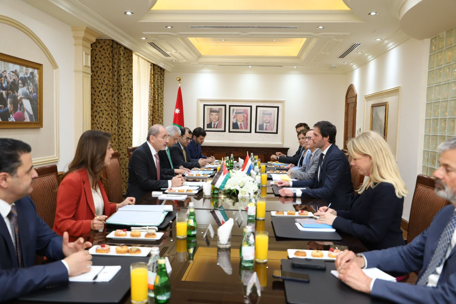 Deputy Prime Minister and Foreign Affairs Minister Ayman Safadi and Dutch Deputy Prime Minister and Foreign Minister Wopke Hoekstra hold expanded talks in Amman on Monday (Photo courtesy of Foreign Ministry)