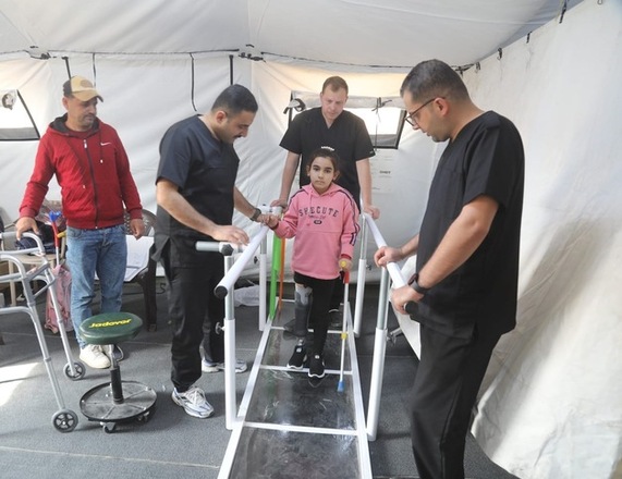 Director of the Jordanian field hospital in southern Gaza says that the facility have successfully fitted 333 prosthetic limbs since arriving in the Strip  (Petra photo)