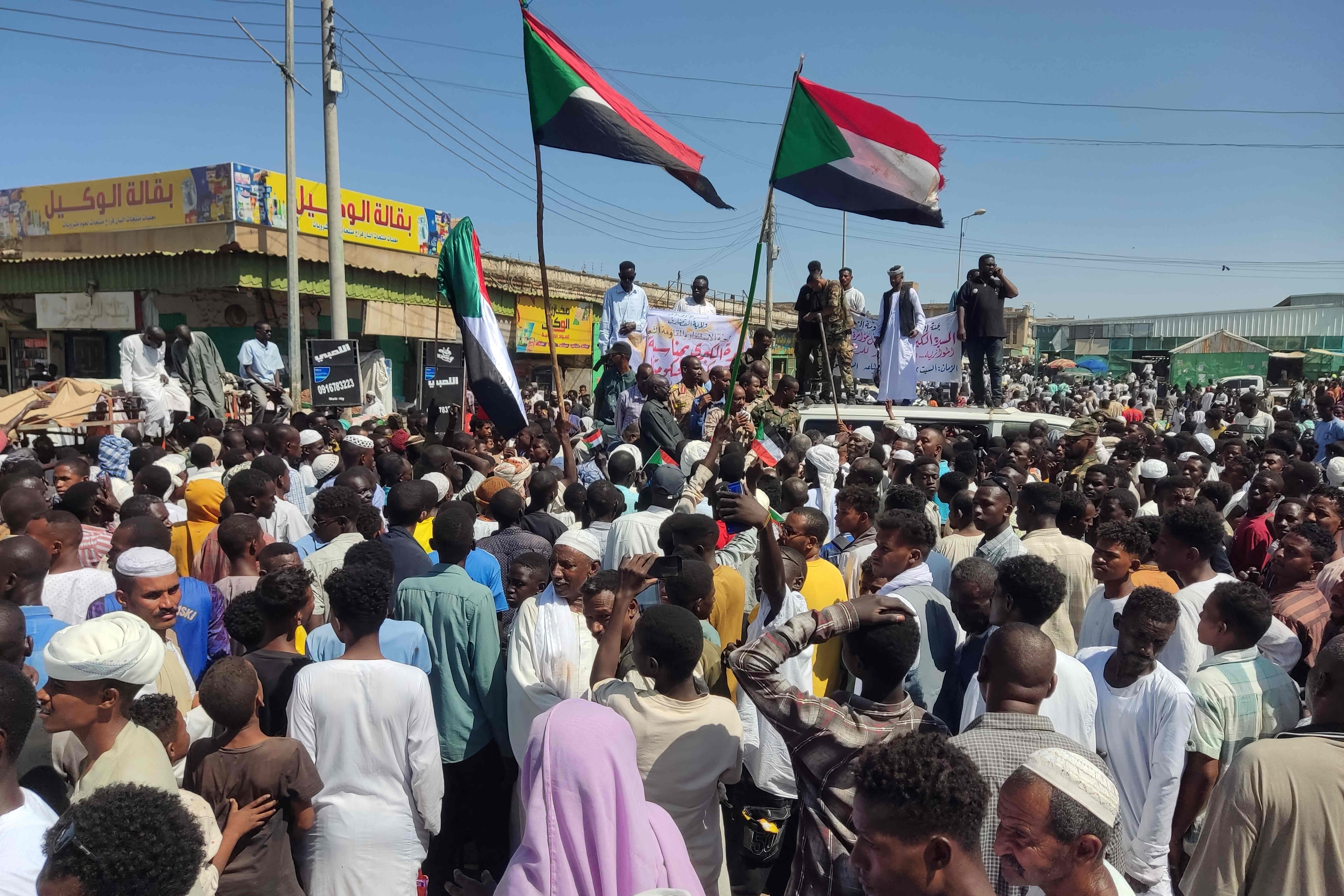Sudanese attend a protest in support of the army in the eastern city of Gedaref on February 22, 2025  (AFP photo)