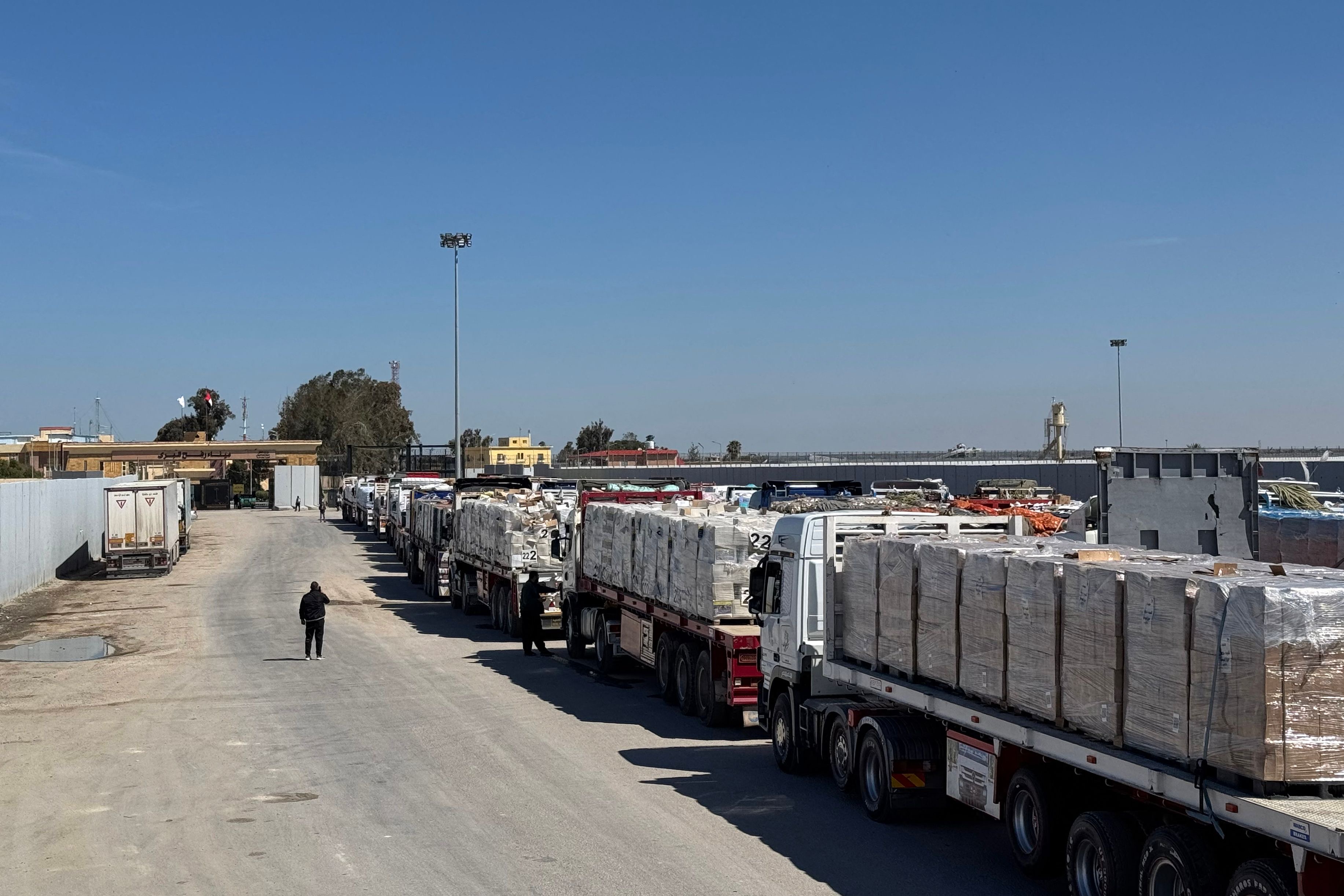 Trucks carrying humanitarian aid line up on the Egyptian side of the Rafah border crossing with the Gaza Strip on March 2, 2025, after Israel suspended the entry of supplies into the Palestinian enclave  (AFP photo)