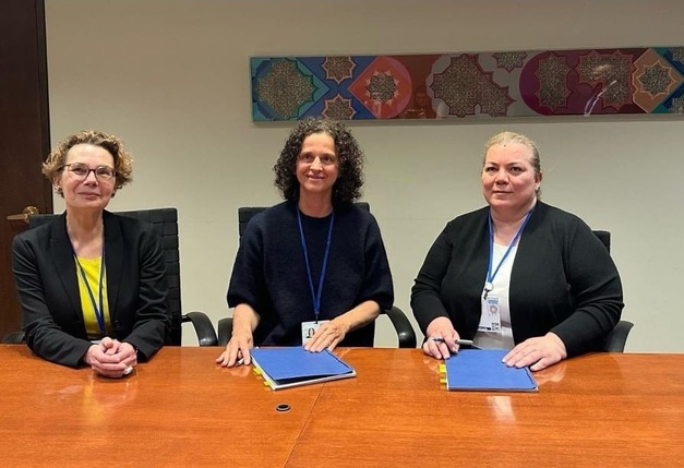     Minister of Planning and International Cooperation Zeina Toukan (right) and Andrea Hauser, Member of the Management Committee of KfW Development Bank (centre), sign a €200 million concessional loan to Jordan on the sidelines of the World Bank Spring Meetings in Washington DC  (Photo courtesy of KfW Development Bank)